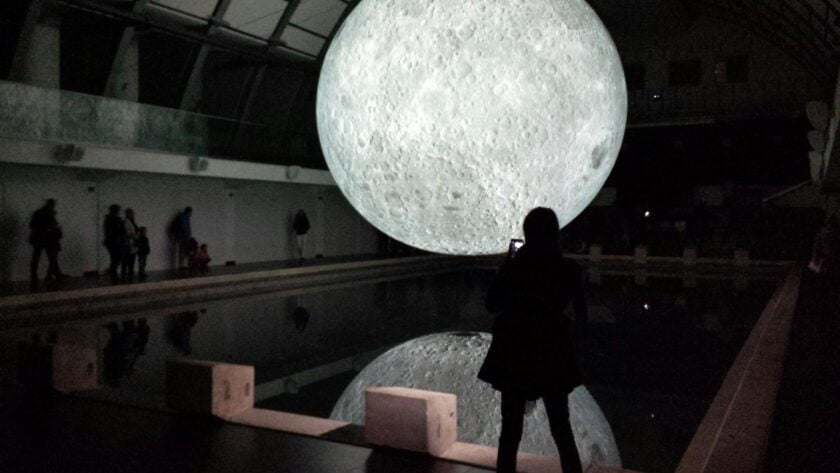 globe above pool decor